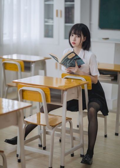 坐着低头腰疼_BD国语超清免费观看